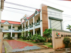 Отель Donggang Neptune Hall  Donggang Township